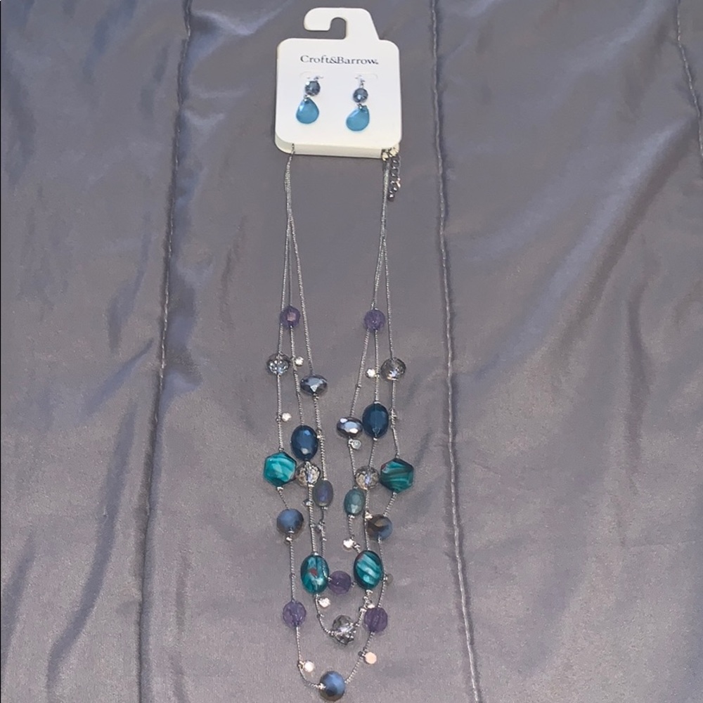 Earring and necklace set